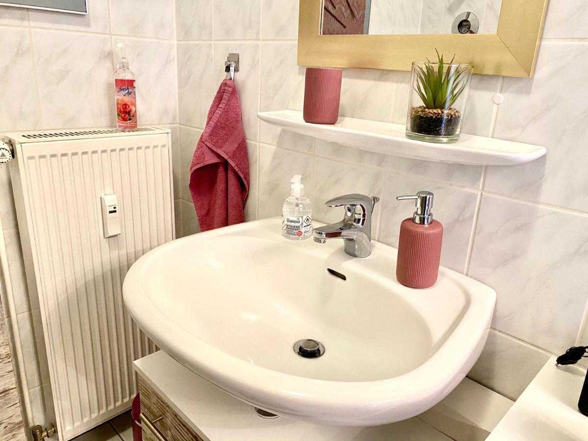 Cottbus-Apartments - Red Apartment I Privat I Wifi I Kueche I Balkon Exterior photo